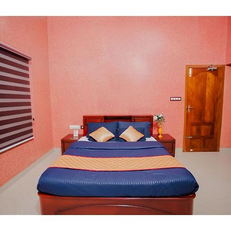 Gilead Holliday Hotel Tamarakulam Exterior photo