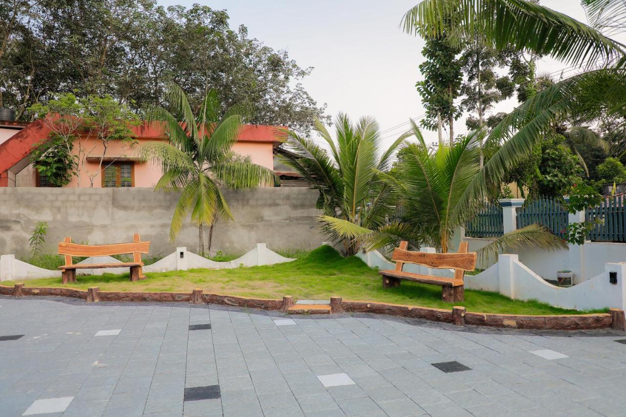 Gilead Holliday Hotel Tamarakulam Exterior photo
