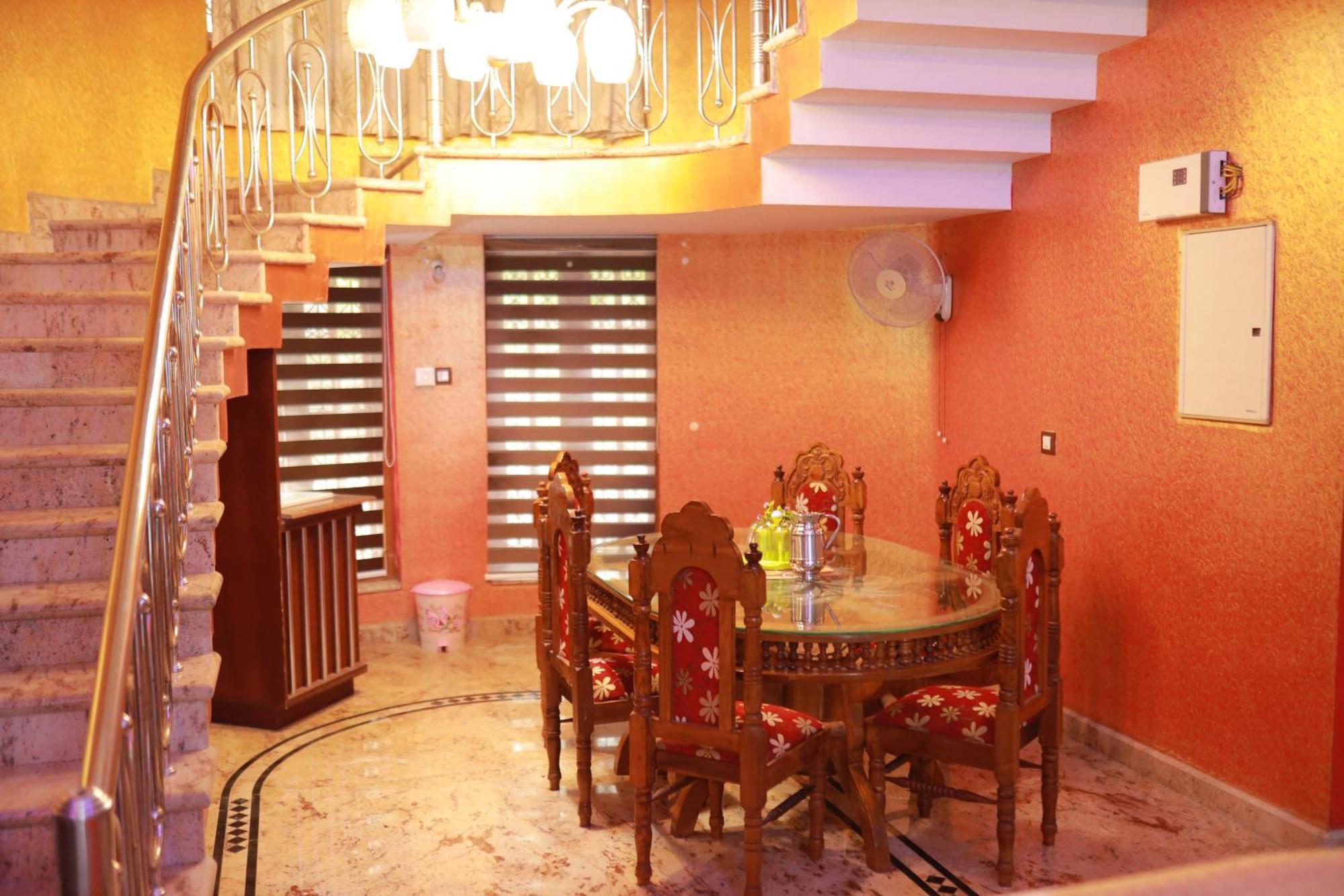 Gilead Holliday Hotel Tamarakulam Exterior photo
