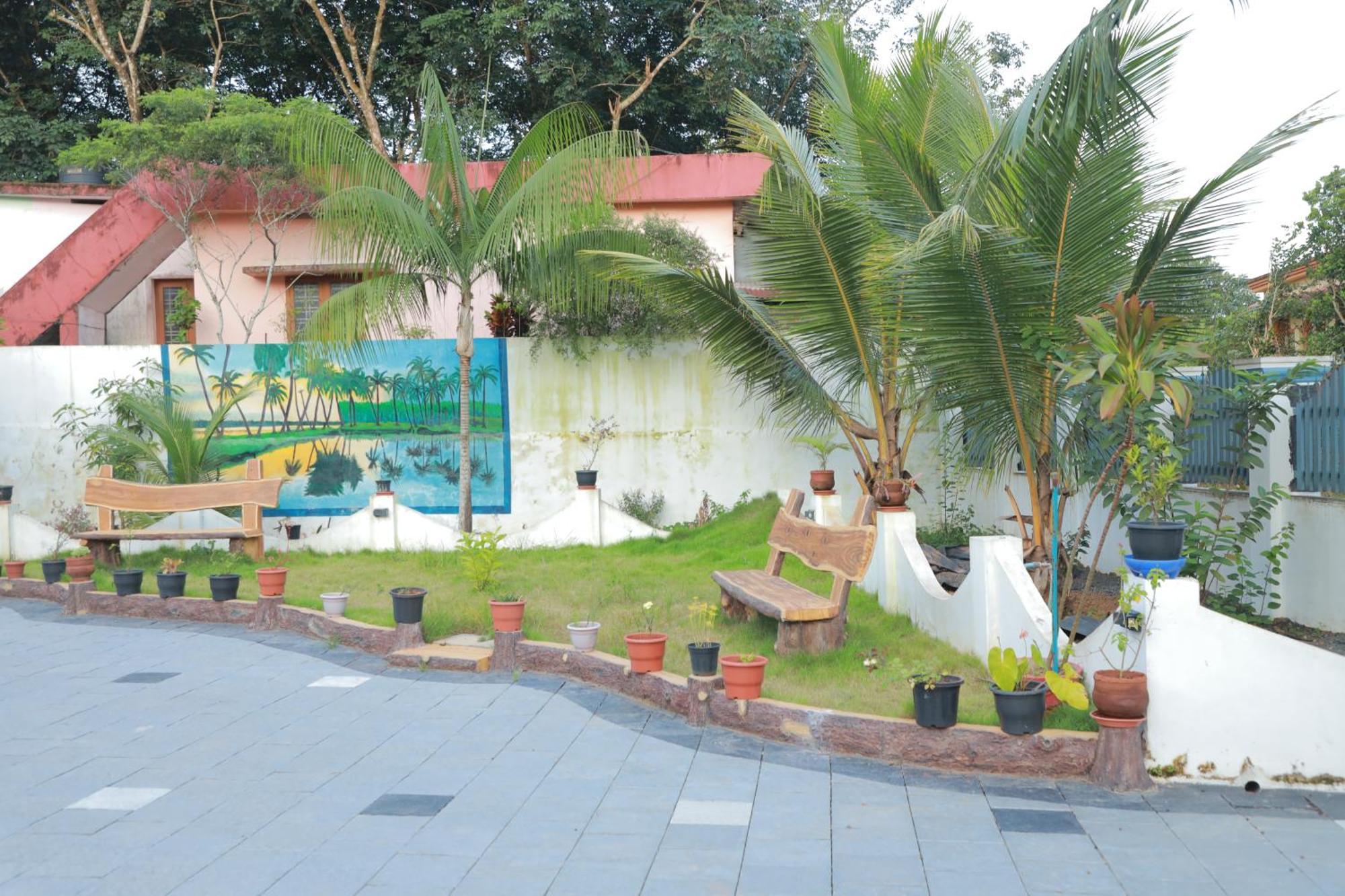 Gilead Holliday Hotel Tamarakulam Exterior photo