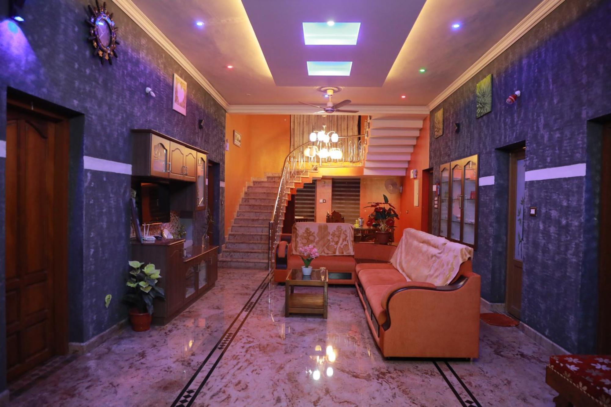 Gilead Holliday Hotel Tamarakulam Exterior photo
