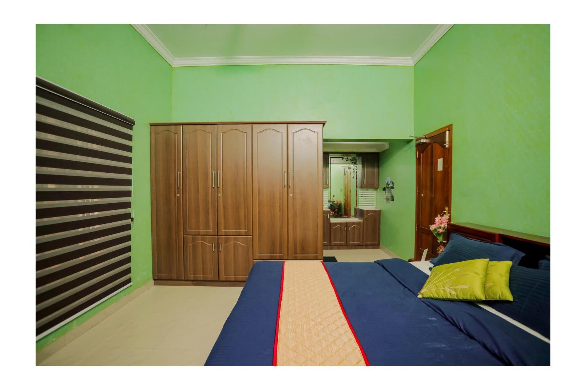 Gilead Holliday Hotel Tamarakulam Exterior photo