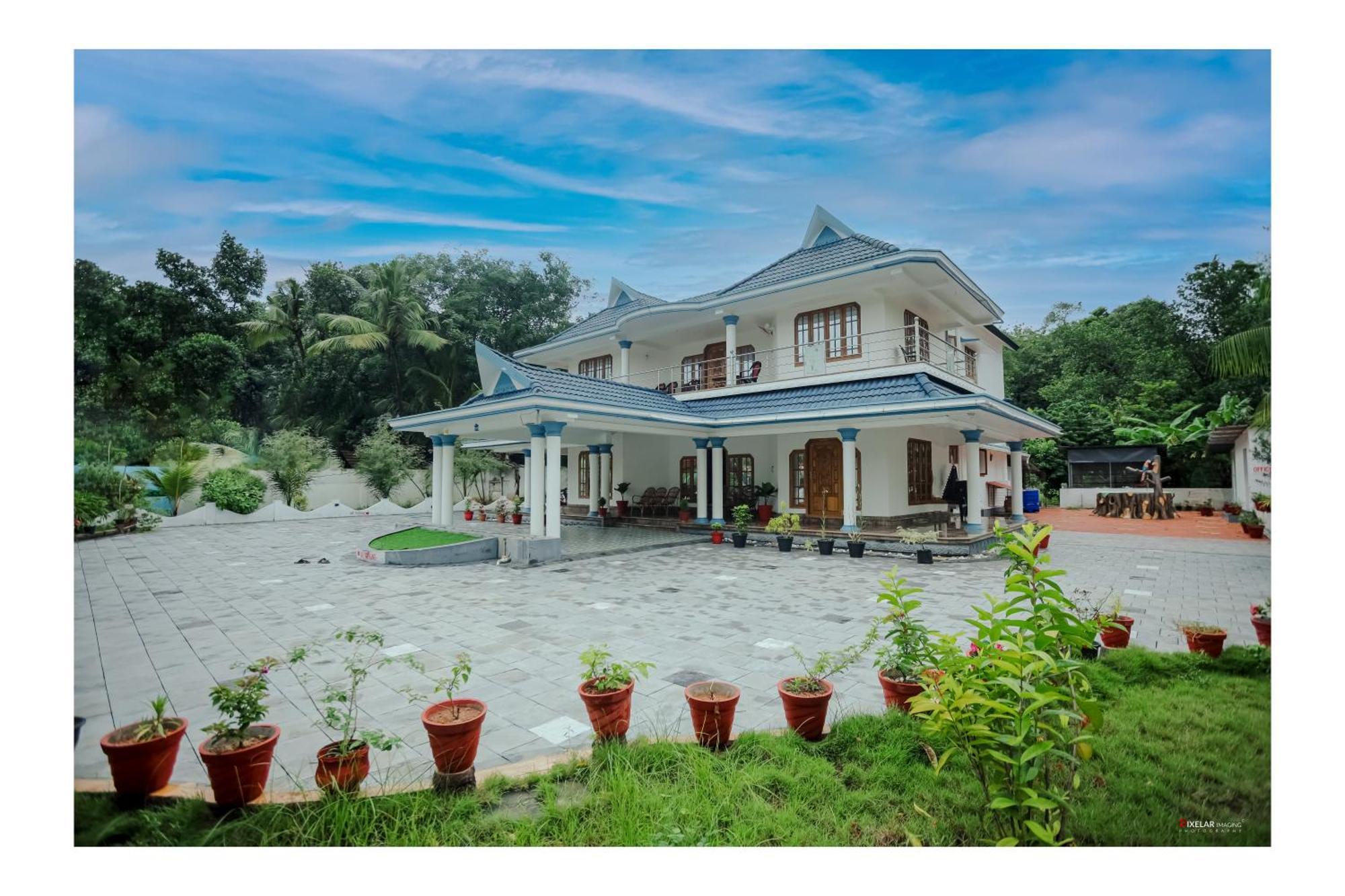 Gilead Holliday Hotel Tamarakulam Exterior photo