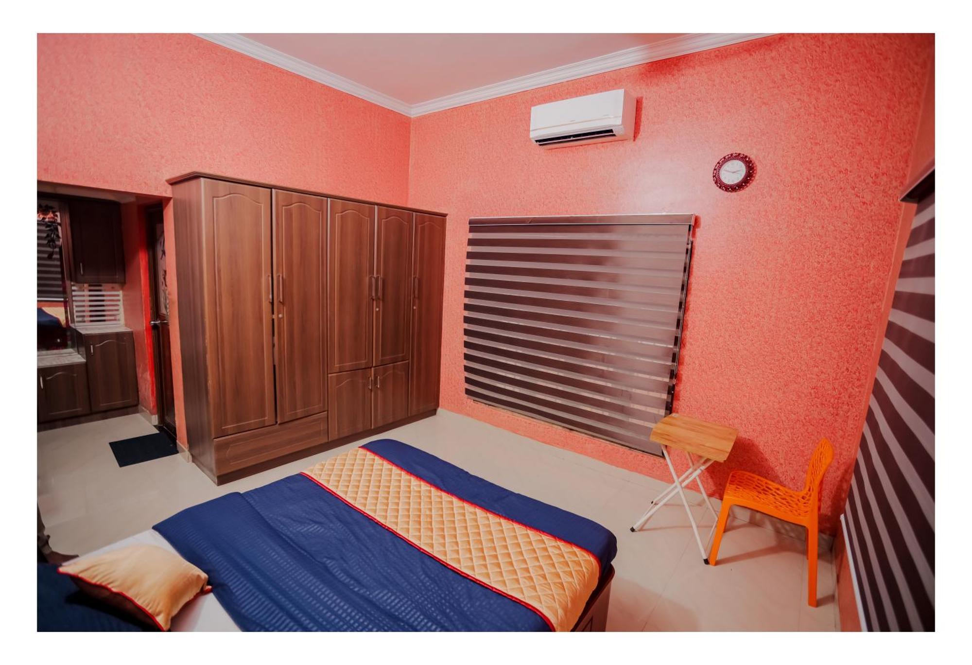 Gilead Holliday Hotel Tamarakulam Exterior photo