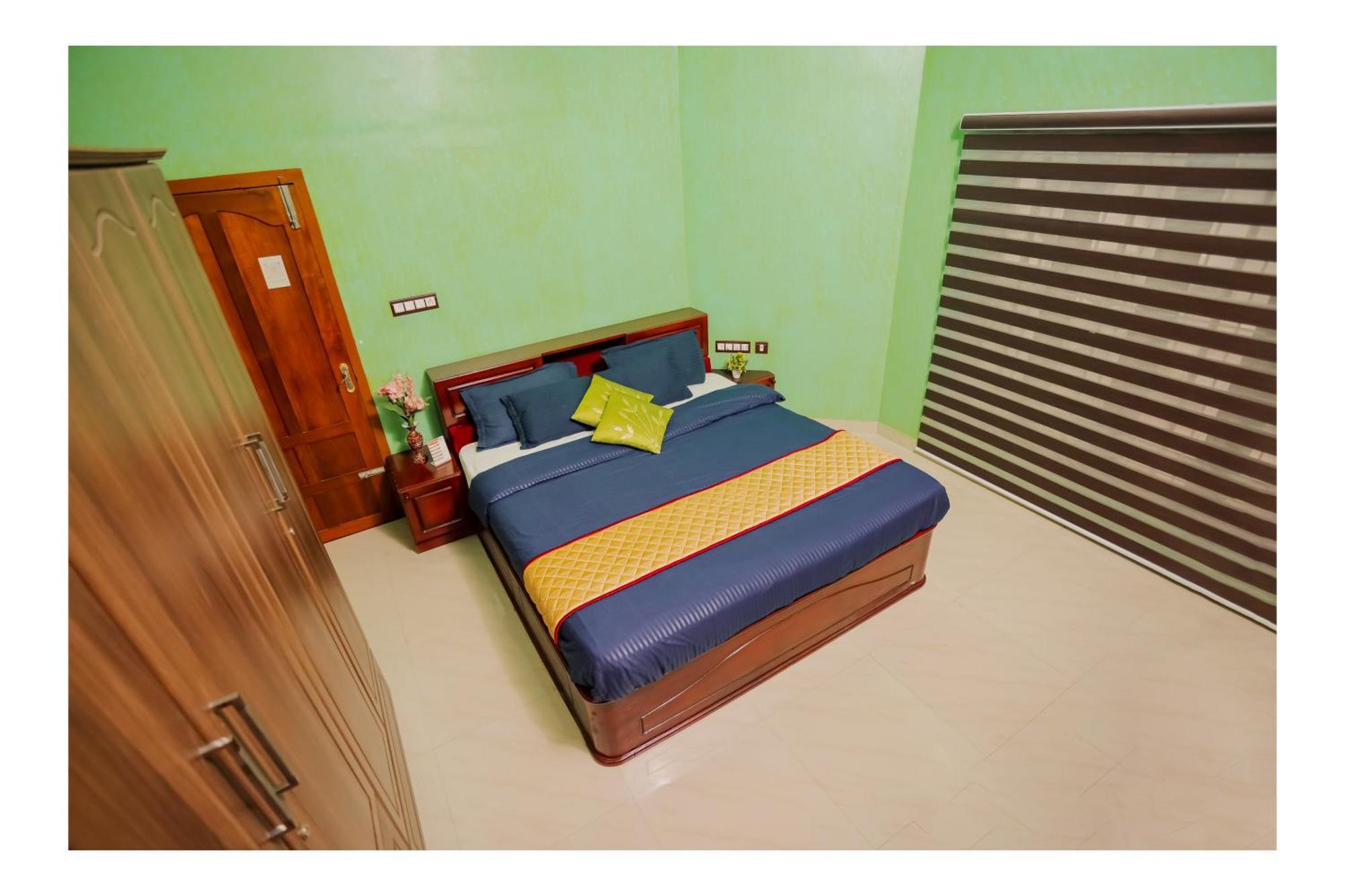 Gilead Holliday Hotel Tamarakulam Exterior photo