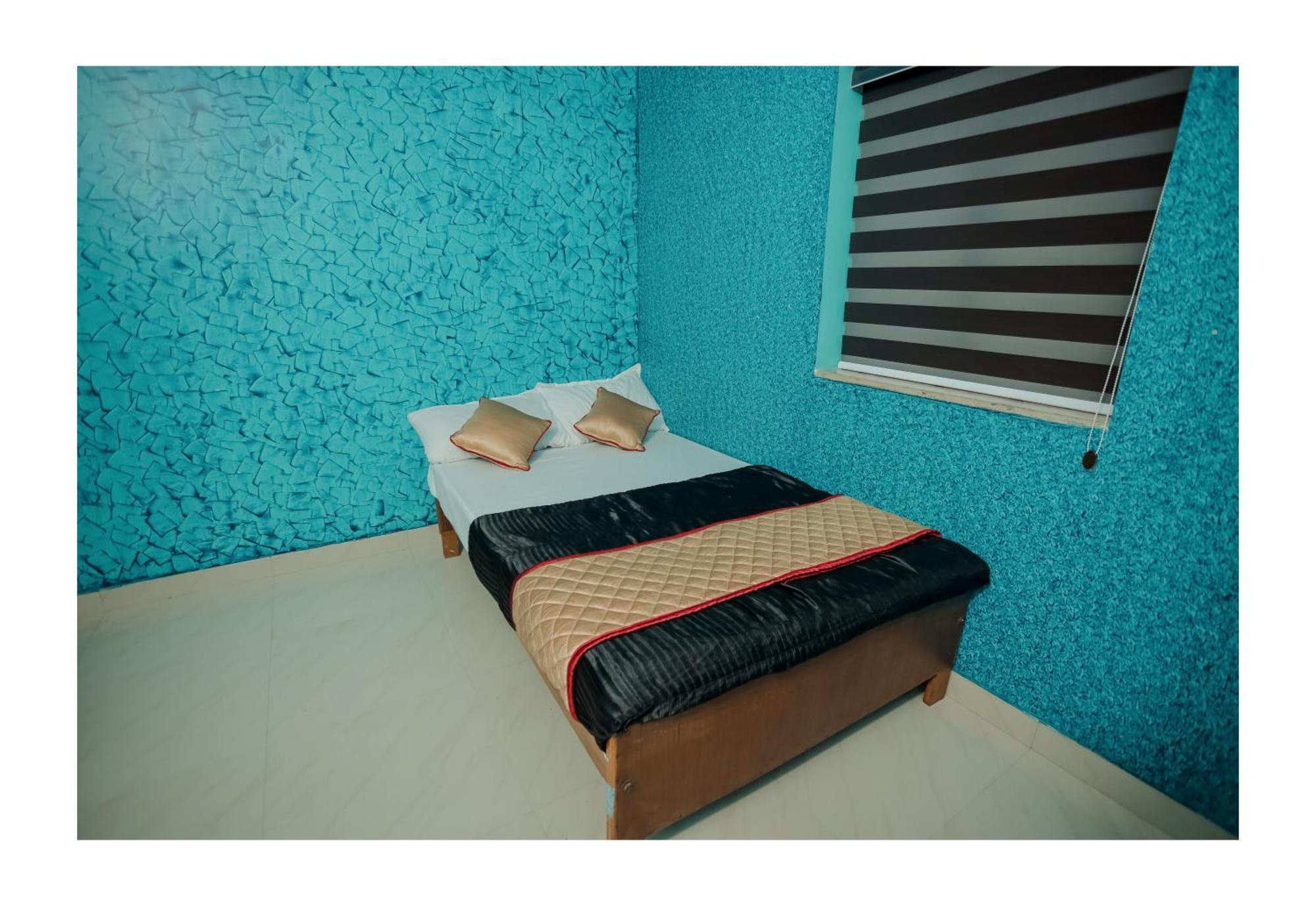 Gilead Holliday Hotel Tamarakulam Exterior photo