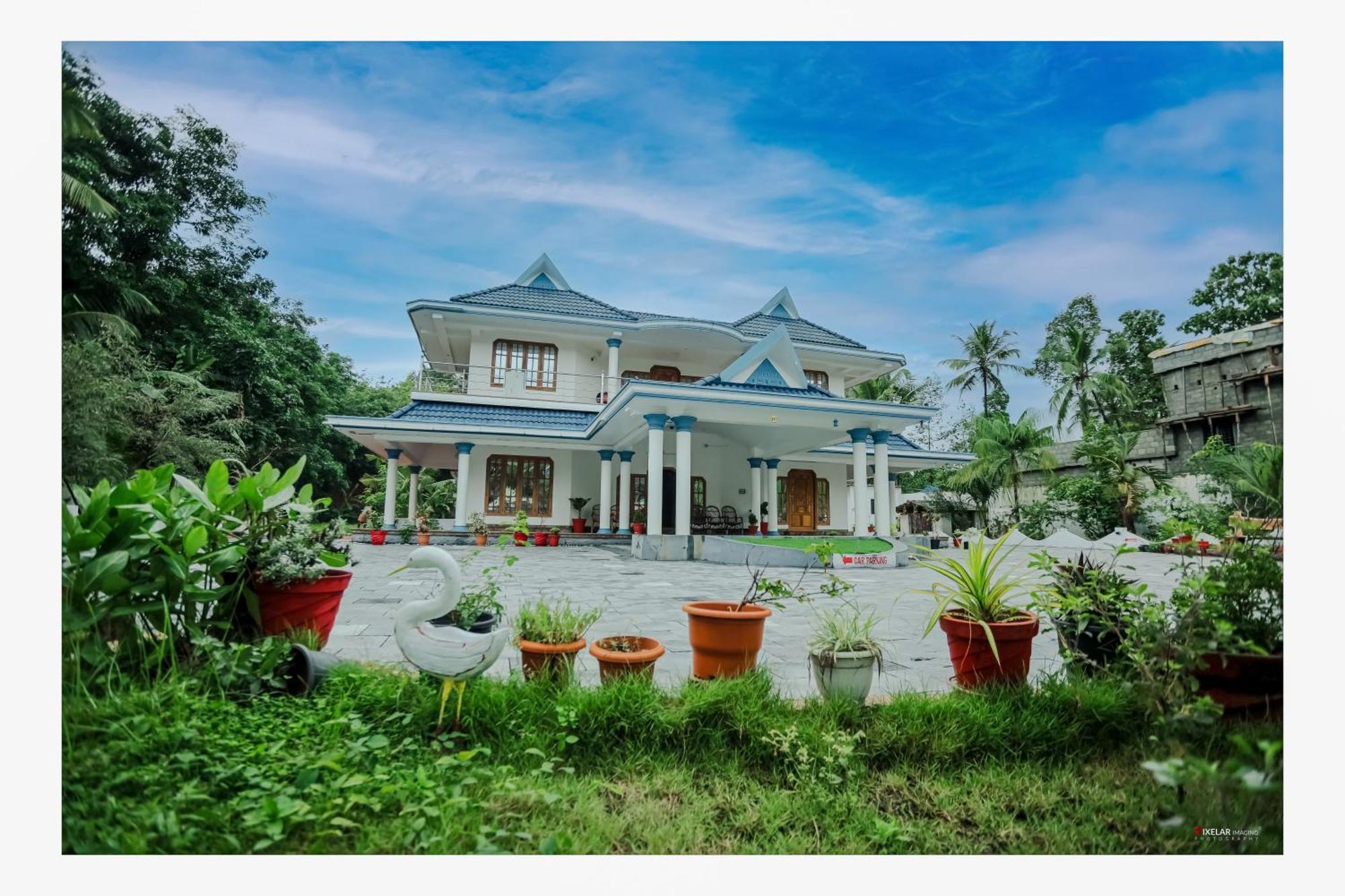 Gilead Holliday Hotel Tamarakulam Exterior photo