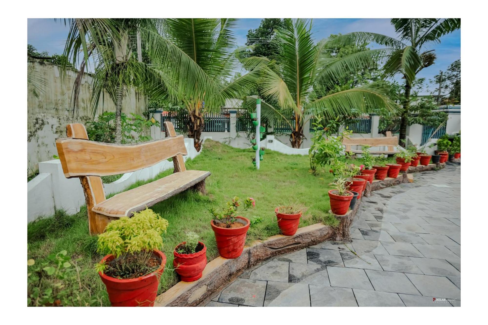 Gilead Holliday Hotel Tamarakulam Exterior photo